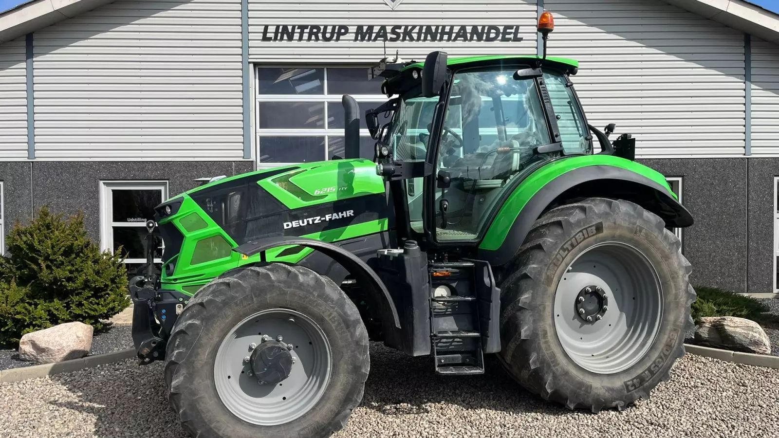 Deutz-Fahr AgroTron 6215 TTV Tractor €65,549