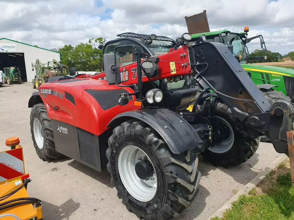 E-FARM: Case IH 742 - Teleskoplader - id JVTDSVT - 77.000 € - Baujahr: 2021 - Motorleistung (PS): 130,Frankreich