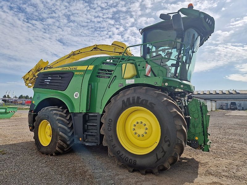 E-FARM: John Deere 9800 - Ensileuse automotrice - id M6S9BWV - 405 000 € - Année: 2022 - Lecture du nombre d'heure: 612,Puissance du moteur (chevaux): 870,Allemagne