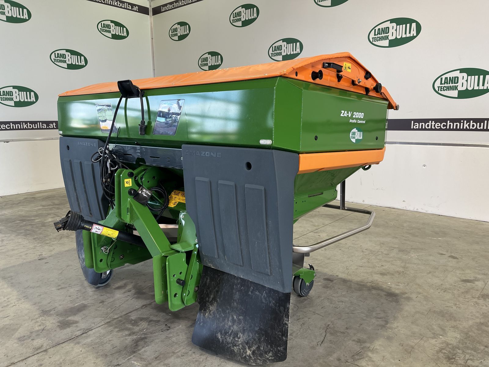 E-FARM: Amazone za-v 2000 - Fertiliser spreader - id WUCM9TR - €12,920 - Year of construction: 2022 - Austria