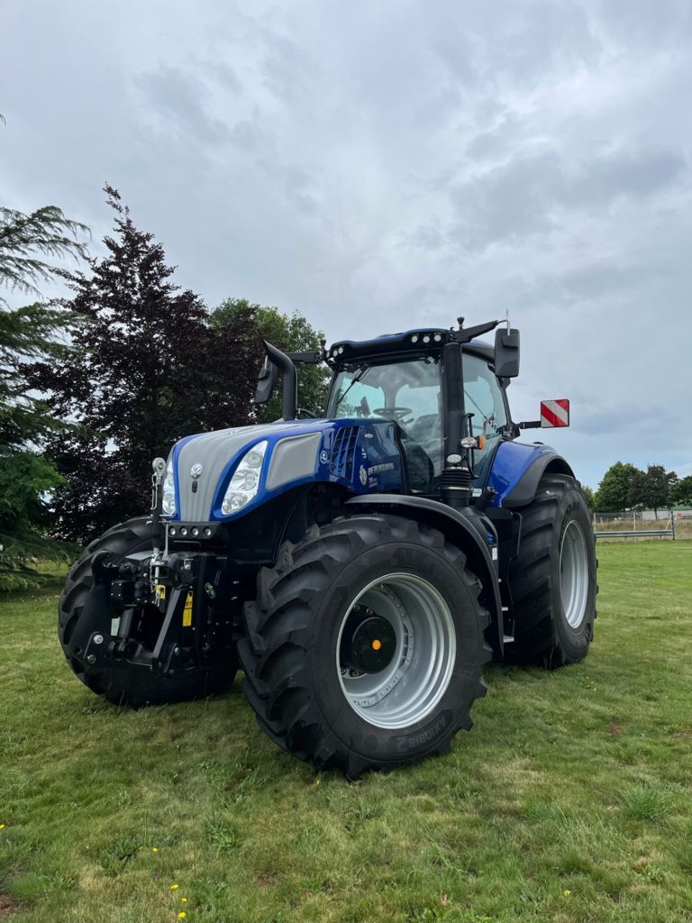 E-FARM: New Holland T8.410 Genesis - Tracteur - id UF3EIUN - 250 000 € - Année: 2024 - Lecture du nombre d'heure: 20,Puissance du moteur (chevaux): 409,France