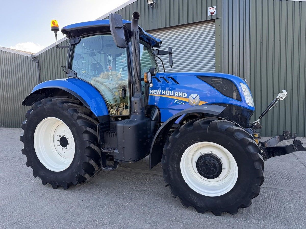 New Holland T7.210 Traktor 69 906 EUR