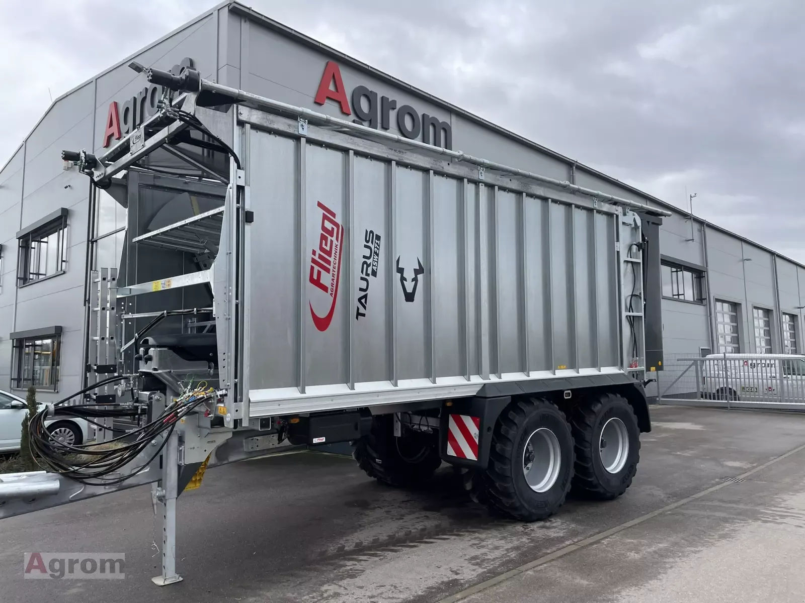 E-FARM: Fliegl asw 271 taurus - Transporte de forraje - id SKWYZRS - Año: 2024 - Alemania