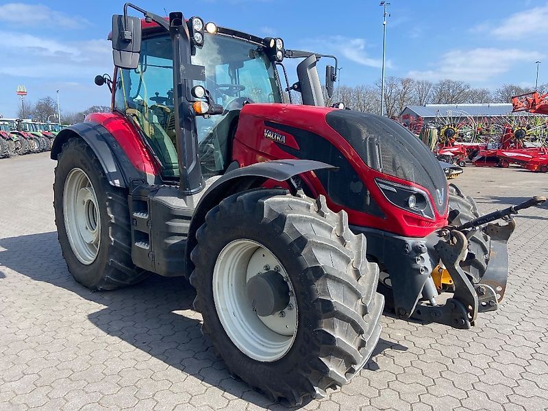 E-FARM: Valtra T254 Versu - Traktor - id BSJPVVK - 76.450 € - Baujahr: 2019 - Abgelesene Motorstunden: 5.245,Motorleistung (PS): 269,Deutschland