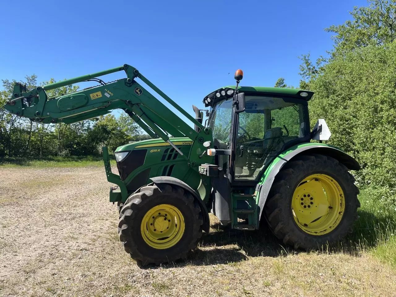 John Deere 6115 R Tractor €45,530