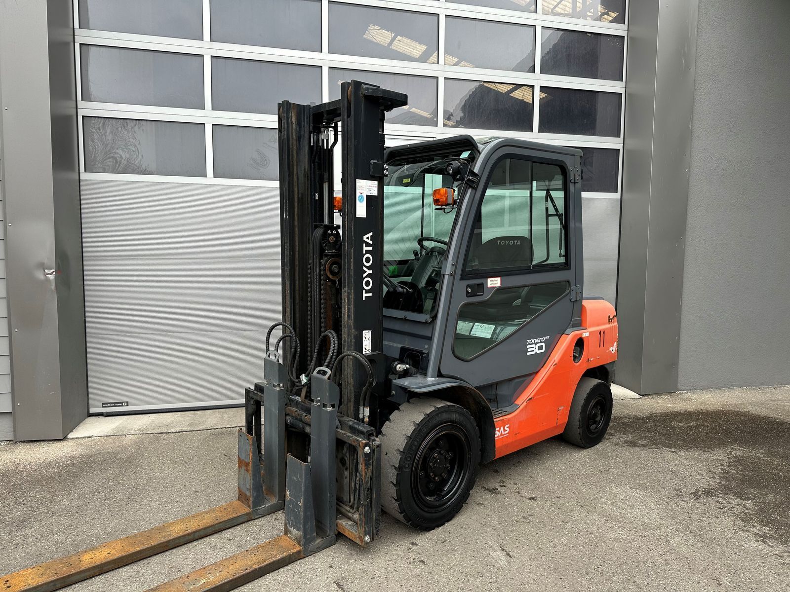 TOYOTA 06-8fd30f - ss - freihub - hydr. gabelzinken Gabelstapler 15.950 €