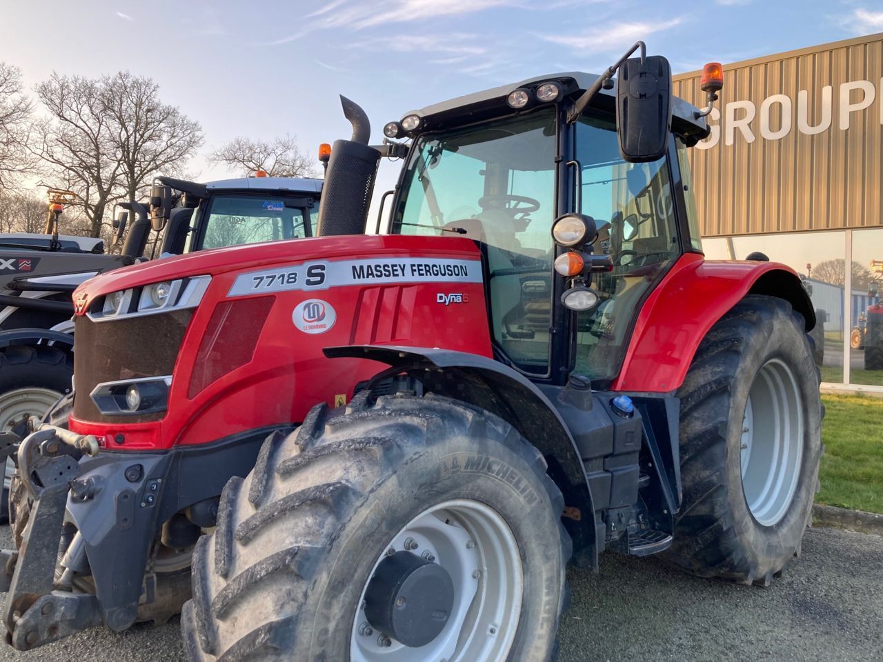 E-FARM: Massey Ferguson 7718S - Tractor - id MLAINWP - 75.000 EUR - Anul: 2018 - Citeste ore: 2.762,Muterea motorului: 175,Franța