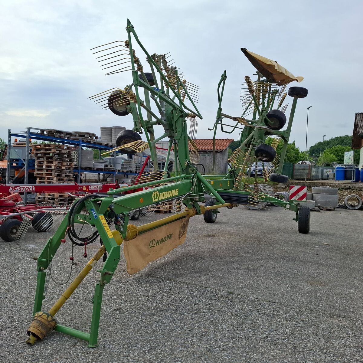 E-FARM: Krone schwader - Tedder - id QAGRIWC - 12.832 € - Año: 2006 - Austria