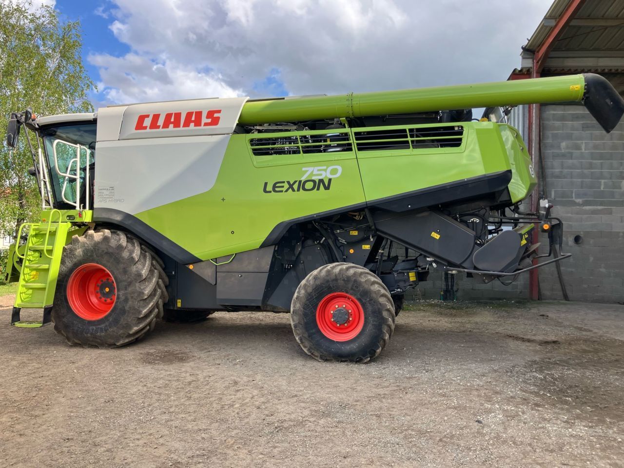 E-FARM: Claas Lexion 750 - Moissoneuse-batteuse - id 6ERKMET - Année: 2016 - Lecture du nombre d'heure: 3 350,France