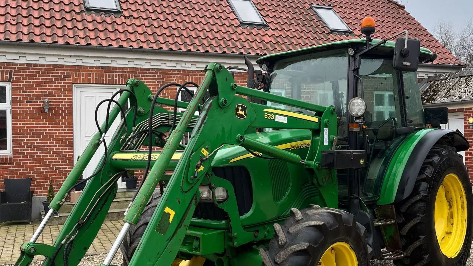 John Deere 5820 Traktor 30 783 €