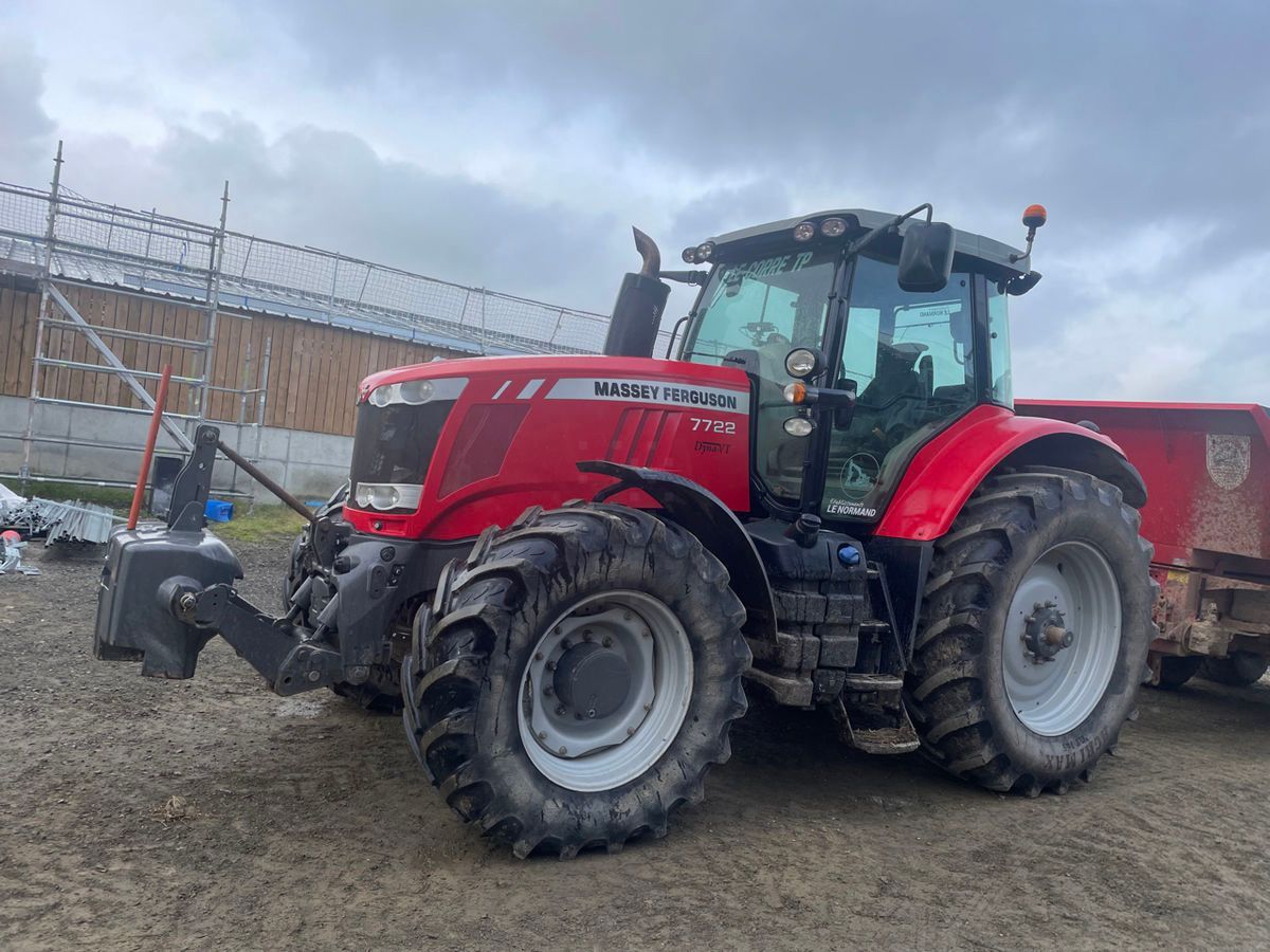 E-FARM: Massey Ferguson 7722 Exclusive - Tractor - id 5A8ZLSF - 75.000 € - Año: 2016 - Horas: 5600,Potencia del motor: 215,Francia