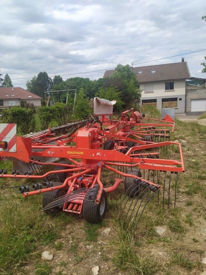 E-FARM: Kuhn GA 6002 - Tedder - id TMYPFLY - 7800 € - Año: 2011 - Francia