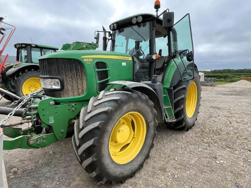 E-FARM: John Deere 6930 Premium - Tractor - id G8LPNVH - €50,000 - Year of construction: 2009 - Engine hours: 7,807,Engine power (HP): 155,France