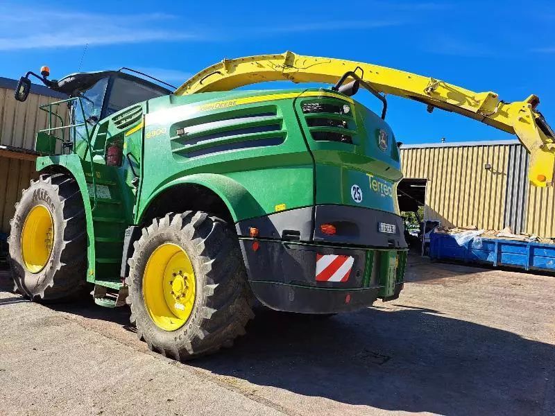 E-FARM: John Deere 8300 - Ensileuse automotrice - id LQ5DXC9 - 145 000 € - Année: 2016 - France