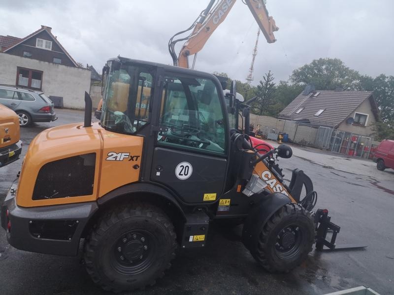 Case IH 21 f xt compactloader 41 500 €