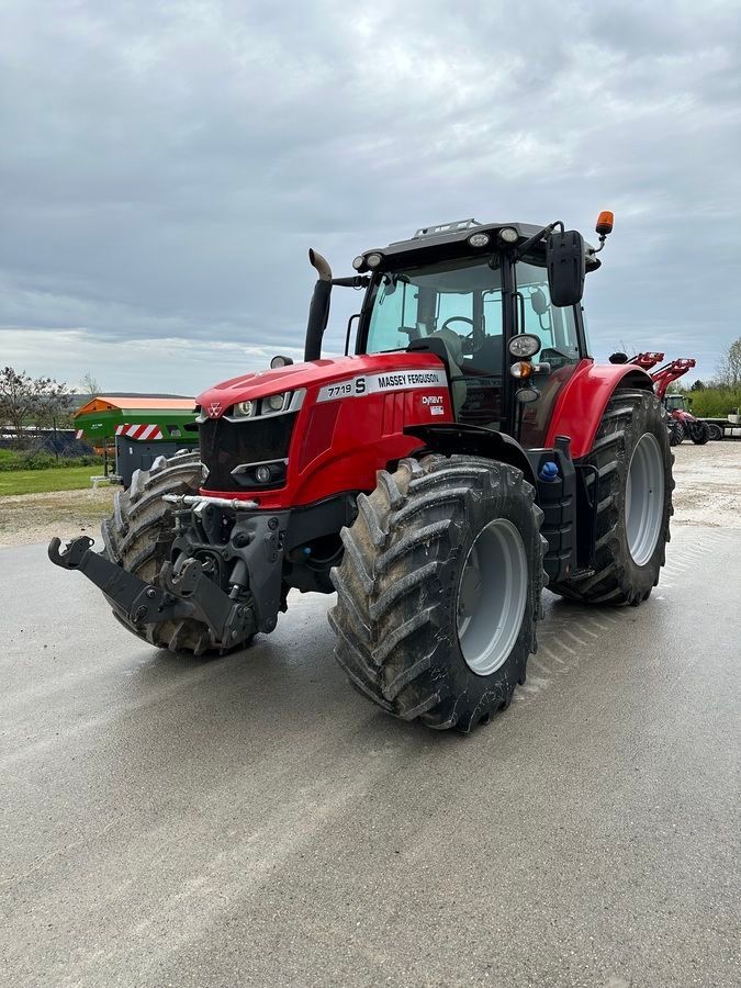 E-FARM: Massey Ferguson 7719S - Trattore - id G5DGPEG - 91.500 € - Anno di costruzione: 2020 - Ore: 5.600,Potenza del motore: 190,Francia