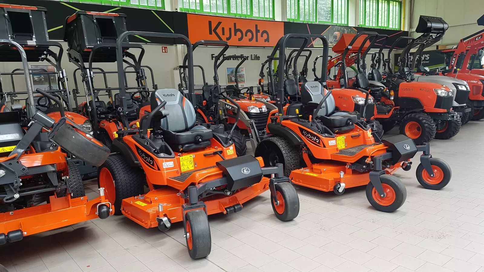 E-FARM: Kubota zd1211 ab 0,99% - Tondeuse - id EF1LJL5 - 18 250 € - Année: 2025 - Allemagne