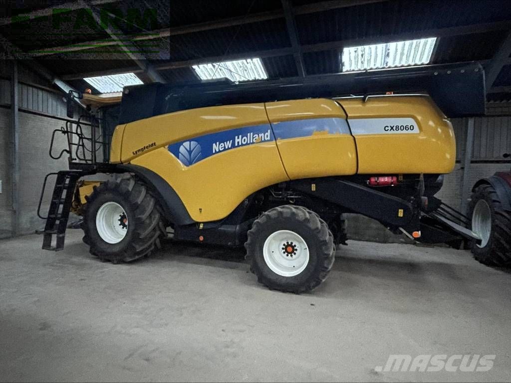 New Holland CX 8060 Combine harvester