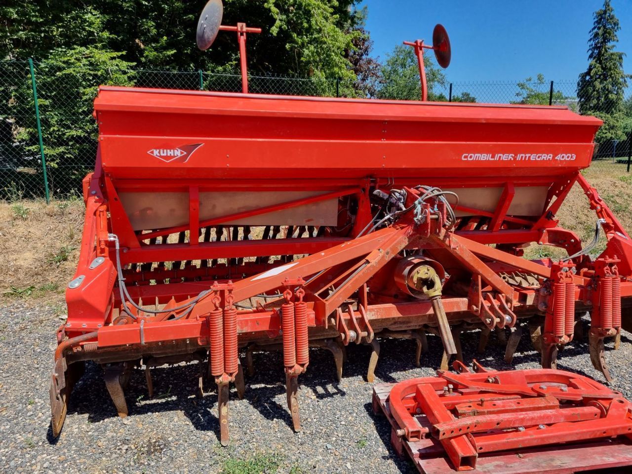 E-FARM: Kuhn INTEGRA 4003 - Vetőgép kombináció - id 8GRS6SQ - 9900 EUR - Gyártási év: 2011 - Franciaország