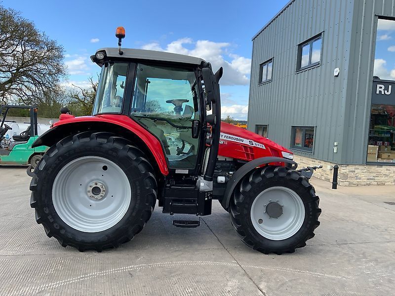 Massey Ferguson 5713 S Traktor 63 440 €