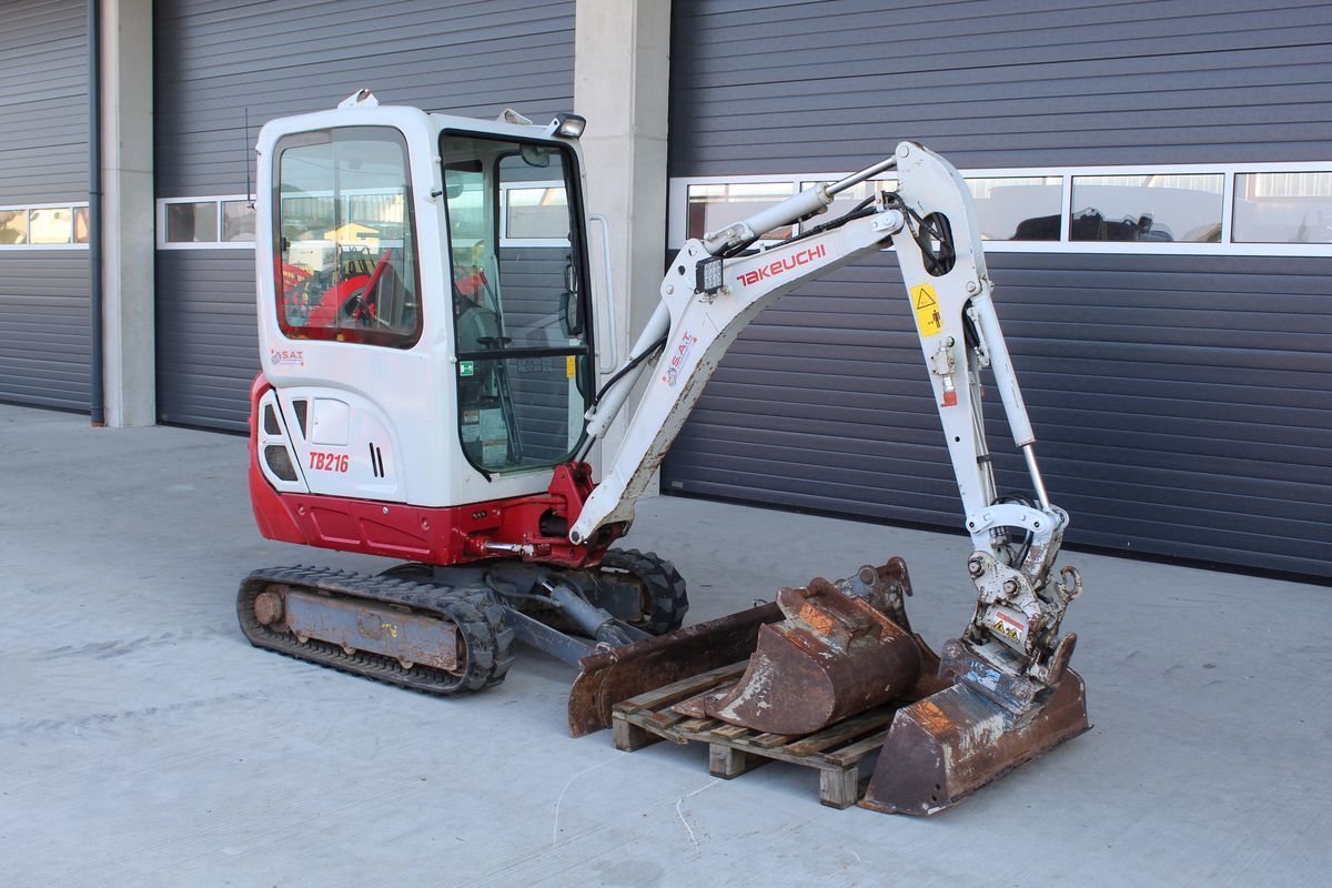 E-FARM: Takeuchi tb 216 mit powertilt und schnellwechsler - Excavator - id KD6MCXG - €22,075 - Engine power (HP): 16 - Austria