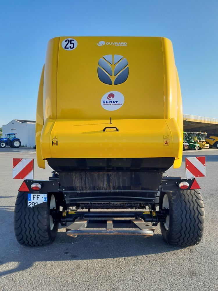 E-FARM: New Holland Roll-Belt 180 Cropcutter - Balownica - id D7ZI6GA - 25 000 € - Rok produkcji: 2019 - Wyprodukowane bele: 13 000,Francja
