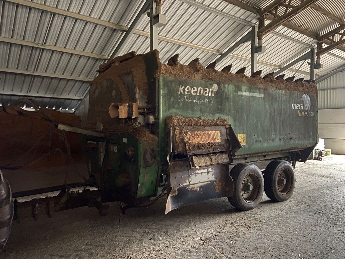 E-FARM: KEENAN méca fibre 360 - Przyczepa do mieszania paszy - id EUKQMLM - 11 000 € - Rok produkcji: 2009 - Francja