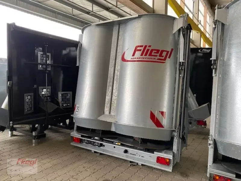 E-FARM: Fliegl streuwerk v2 - Mist- und Kompoststreuer - id VUUZL2Q - 24.900 € - Baujahr: 2025 - Deutschland