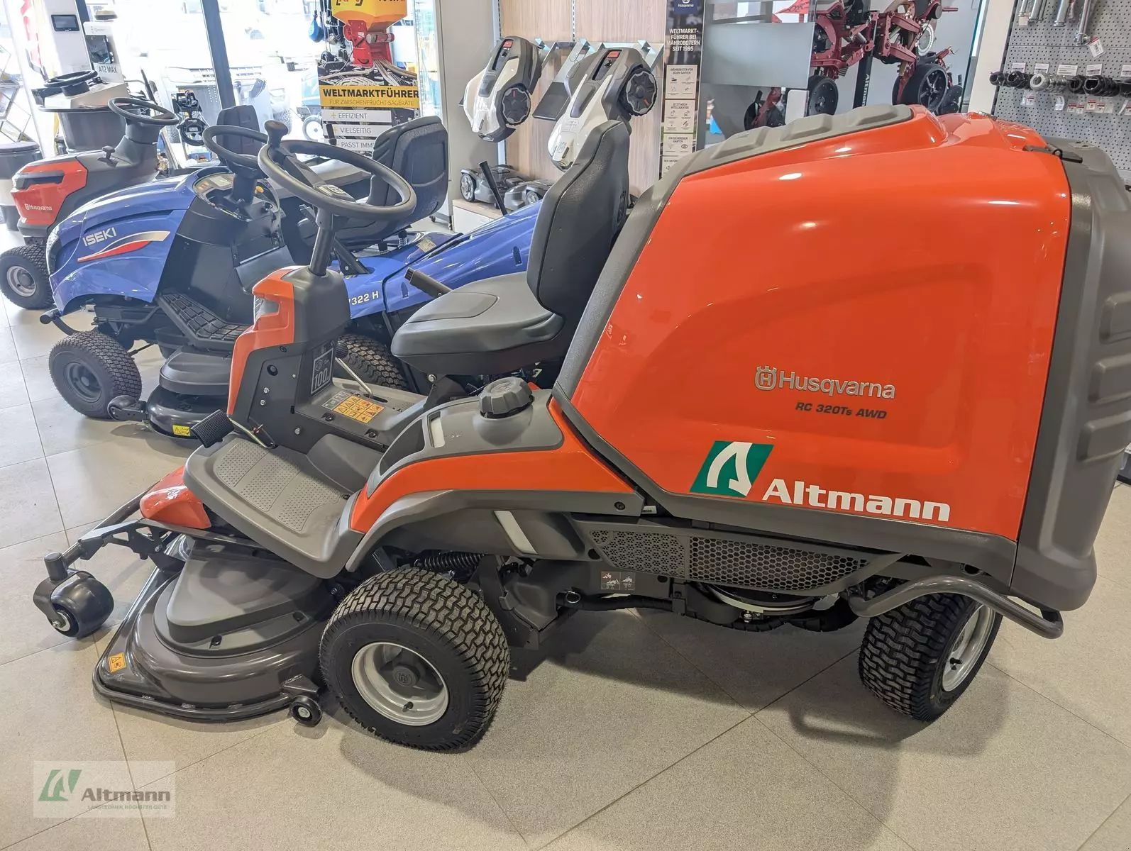 Husqvarna RC 320Ts AWD Fűnyíró 8800 EUR