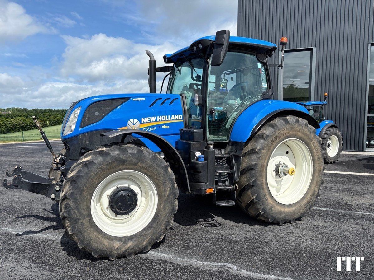 E-FARM: New Holland T7.225 - Tracteur - id HRNPUPG - 89 000 € - Année: 2020 - Lecture du nombre d'heure: 2 830,Puissance du moteur (chevaux): 200,France