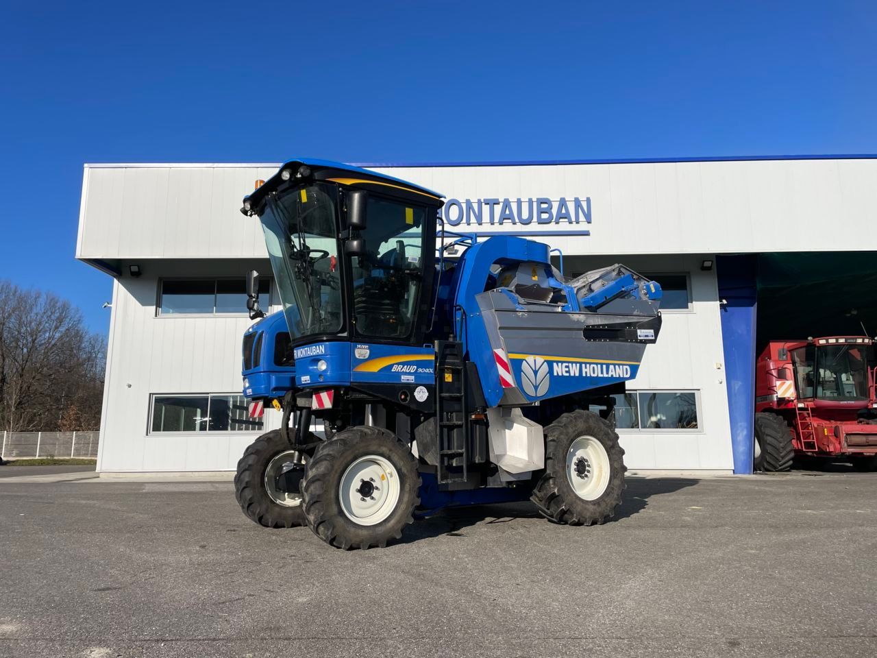 E-FARM: New Holland Braud 9040L - Vendangeuse - id DHFHEEE - 105 000 € - Année: 2017 - France