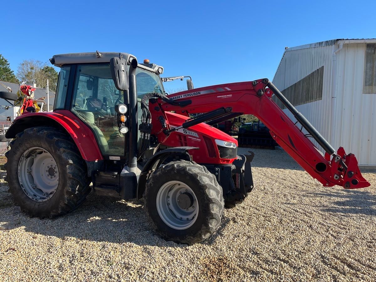 E-FARM: Massey Ferguson 5711 - Traktor - id MYQHLAP - 69 000 € - Rok výroby: 2019 - Hodiny motoru: 2 245,Výkon motoru (HP): 110,Francie