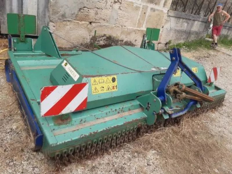 E-FARM: Desvoys procoupe 330 - Broyeur - id UTBIA7A - Année: 2005 - France