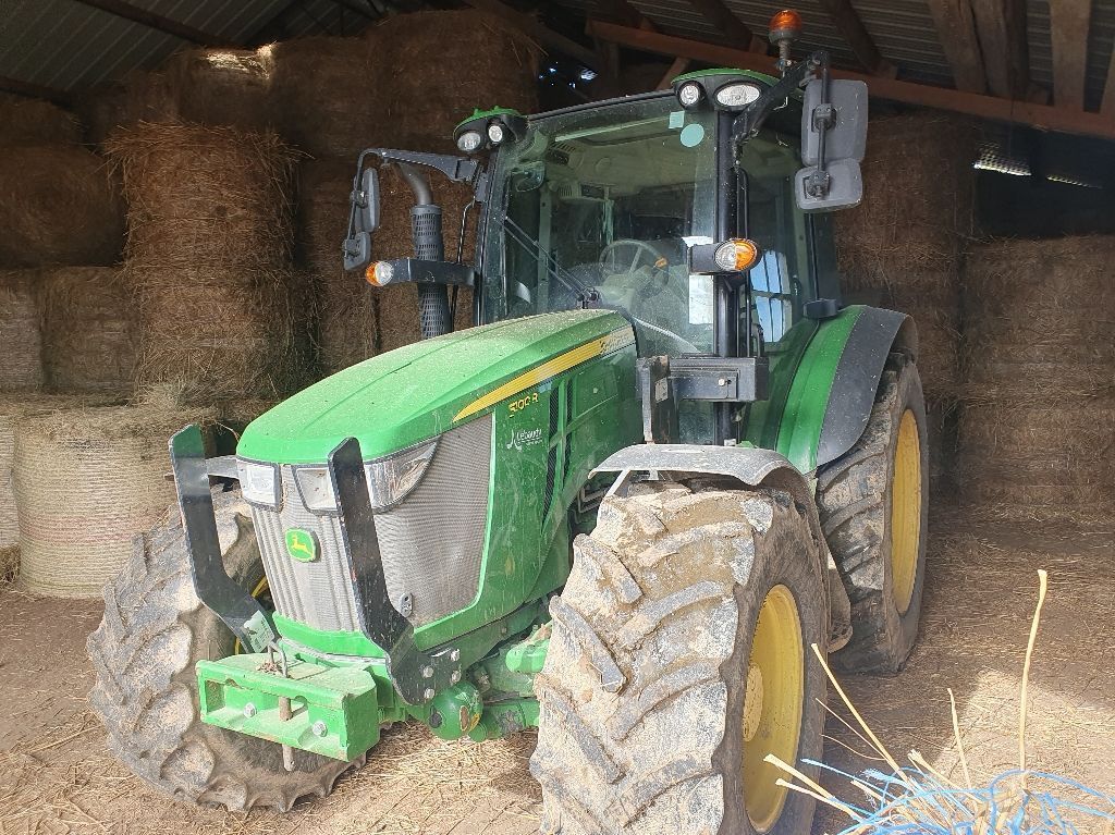 E-FARM: John Deere 5100 R - Trattore - id 11CUKRQ - 45.000 € - Anno di costruzione: 2018 - Ore: 4.000,Potenza del motore: 100,Francia