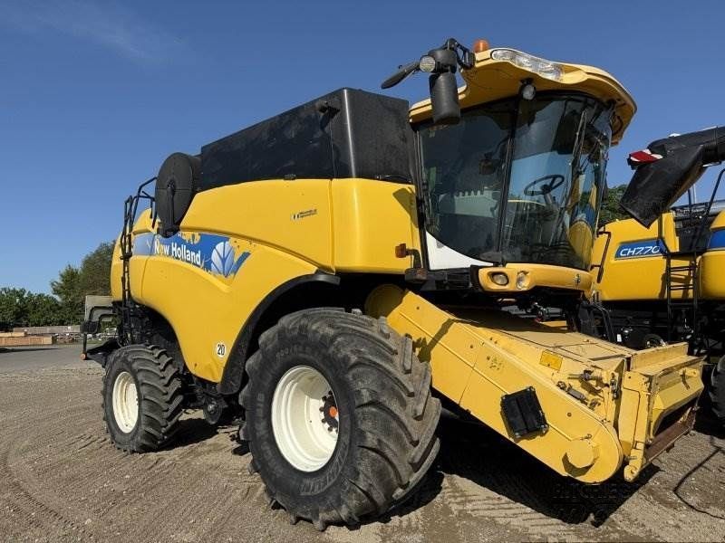 E-FARM: New Holland CX 8090 - Moissoneuse-batteuse - id 5FA9ZGE - 95 000 € - Année: 2007 - Lecture du nombre d'heure: 3 060,Puissance du moteur (chevaux): 405,Allemagne
