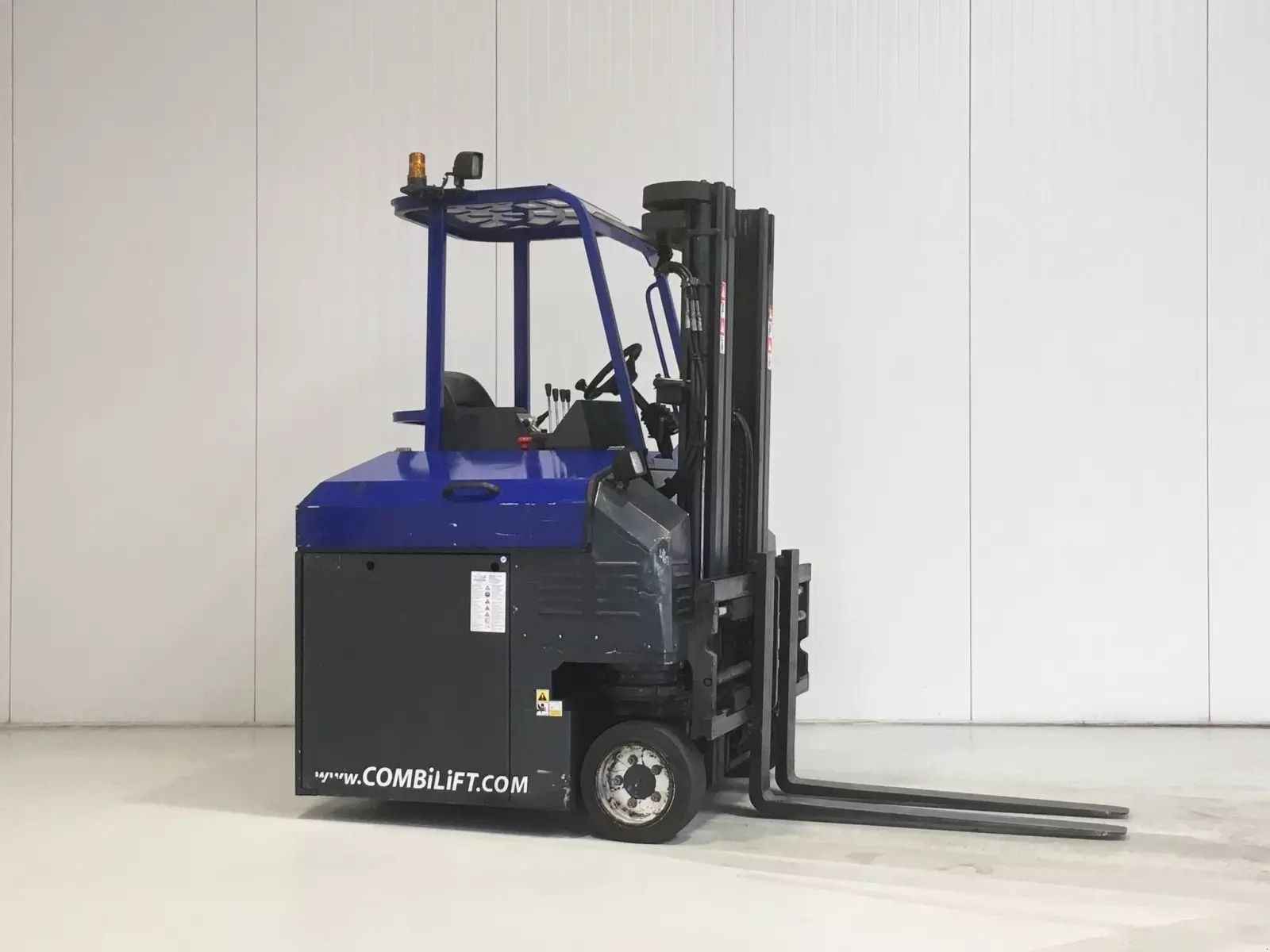 E-FARM: Combilift c2500cbe - Maszt sztaplowy - id L4KKDJG - 35 000 € - Rok produkcji: 2010 - Motogodziny: 5100,Francja