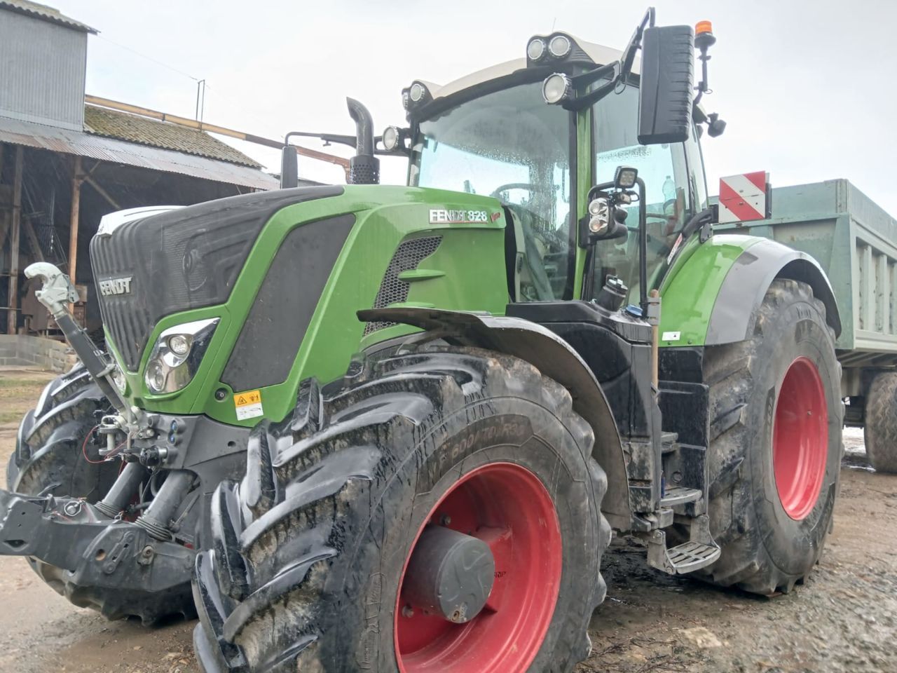 E-FARM: Fendt 828 Vario Profi+ - Trattore - id EKTS52P - 150.000 € - Anno di costruzione: 2023 - Ore: 2.500,Potenza del motore: 280,Francia