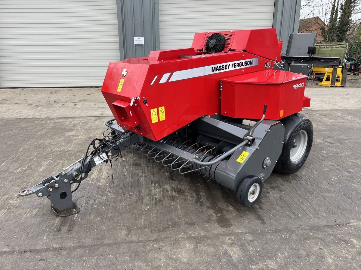E-FARM: Massey Ferguson MF 1840 - Ballenpresse - id BHZTPZA - 25.212 € - Baujahr: 2020 - Vereinigtes Königreich
