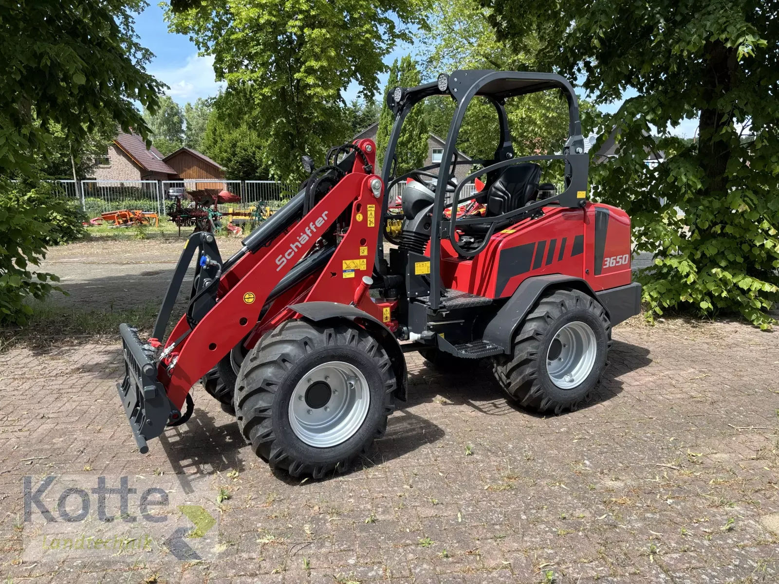 E-FARM: Schäffer 3650 - šarnyrinis krautuvas - id XECSZXB - Gamybos metai: 2024 - Variklio darbo valandos: 2,Variklio galia (AG): 50,Vokietija