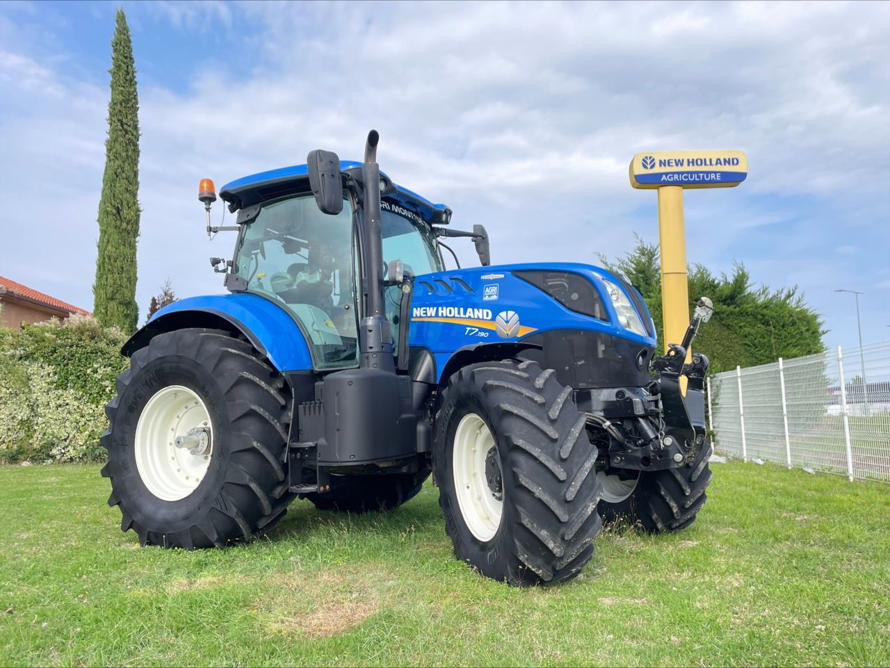 E-FARM: New Holland T7.190 - Tractor - id NGH7BLP - €90,000 - Year of construction: 2019 - Engine hours: 2,869,Engine power (HP): 190,France