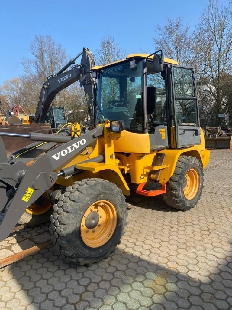VOLVO l 30 g Wheel loader €35,000