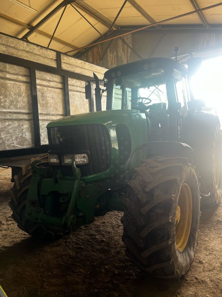 E-FARM: John Deere 6820 Premium - Traktor - id 5SMQ9UN - 22 000 € - Rok produkcji: 2002 - Motogodziny: 10 000,Włochy