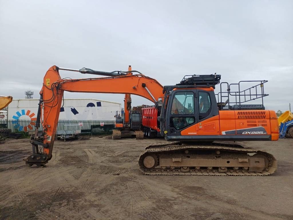 Doosan dx 225 lc Crawler excavator €58,970