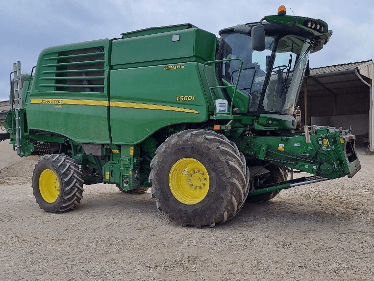 E-FARM: John Deere T560 - Combină de recoltat - id PMXZILY - 190.000 EUR - Anul: 2018 - Citeste ore: 960,Franța