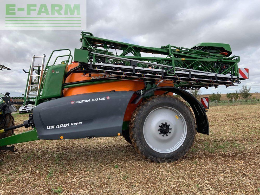 E-FARM: Amazone ux 4201 super - Sprayer - id 9ITPJ2X - €89,000 - Year of construction: 2019 - France