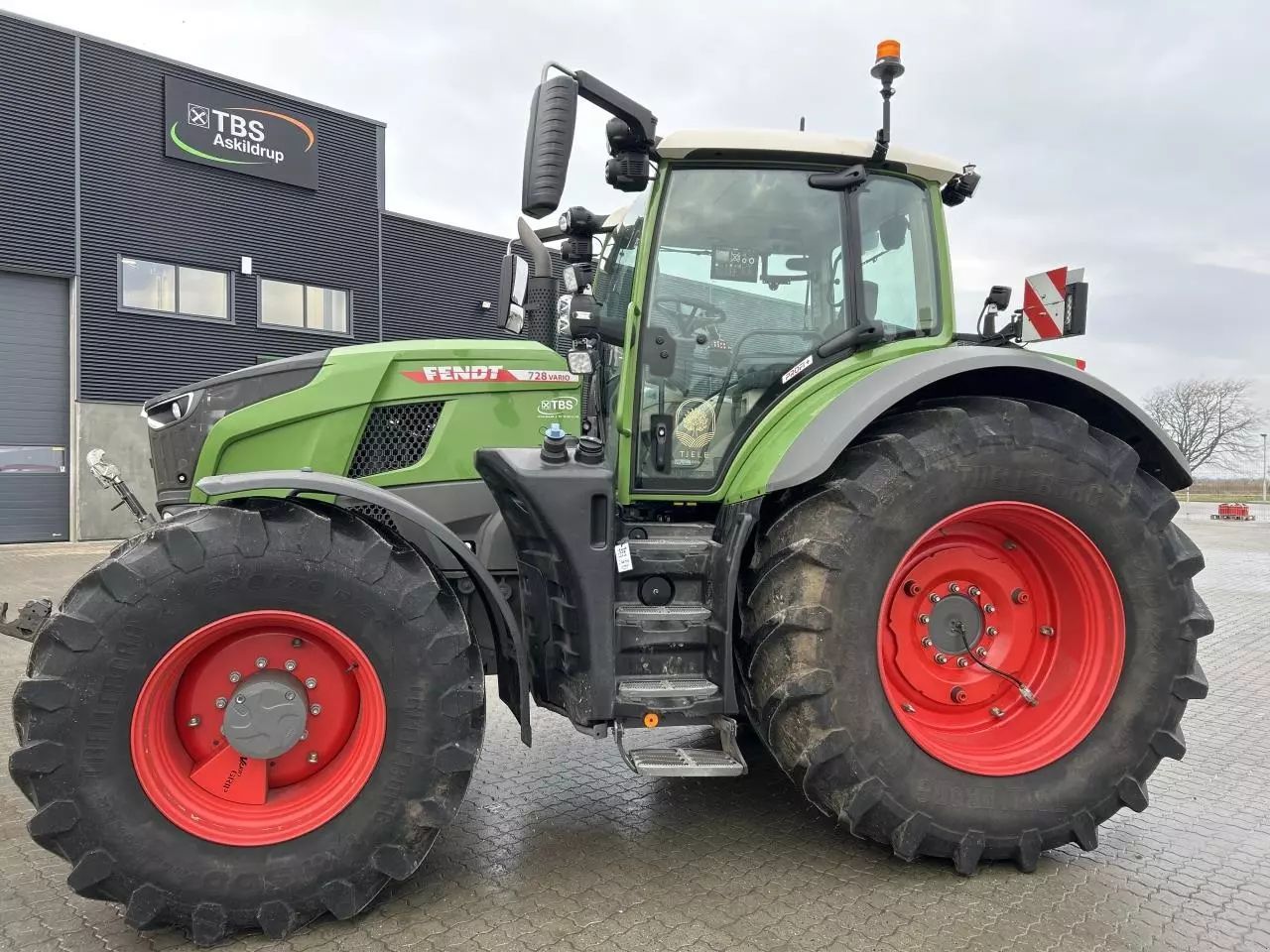 Fendt 728 Vario Tractor €240,402