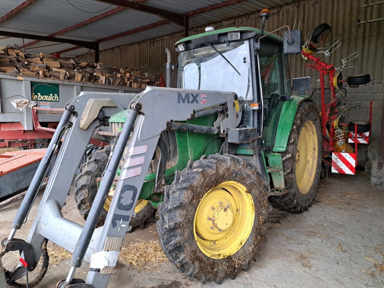 E-FARM: John Deere 6320 Premium - Traktorius - id LNAFGAA - 25 500 € - Gamybos metai: 2005 - Variklio darbo valandos: 6 600,Variklio galia (AG): 95,Prancūzija