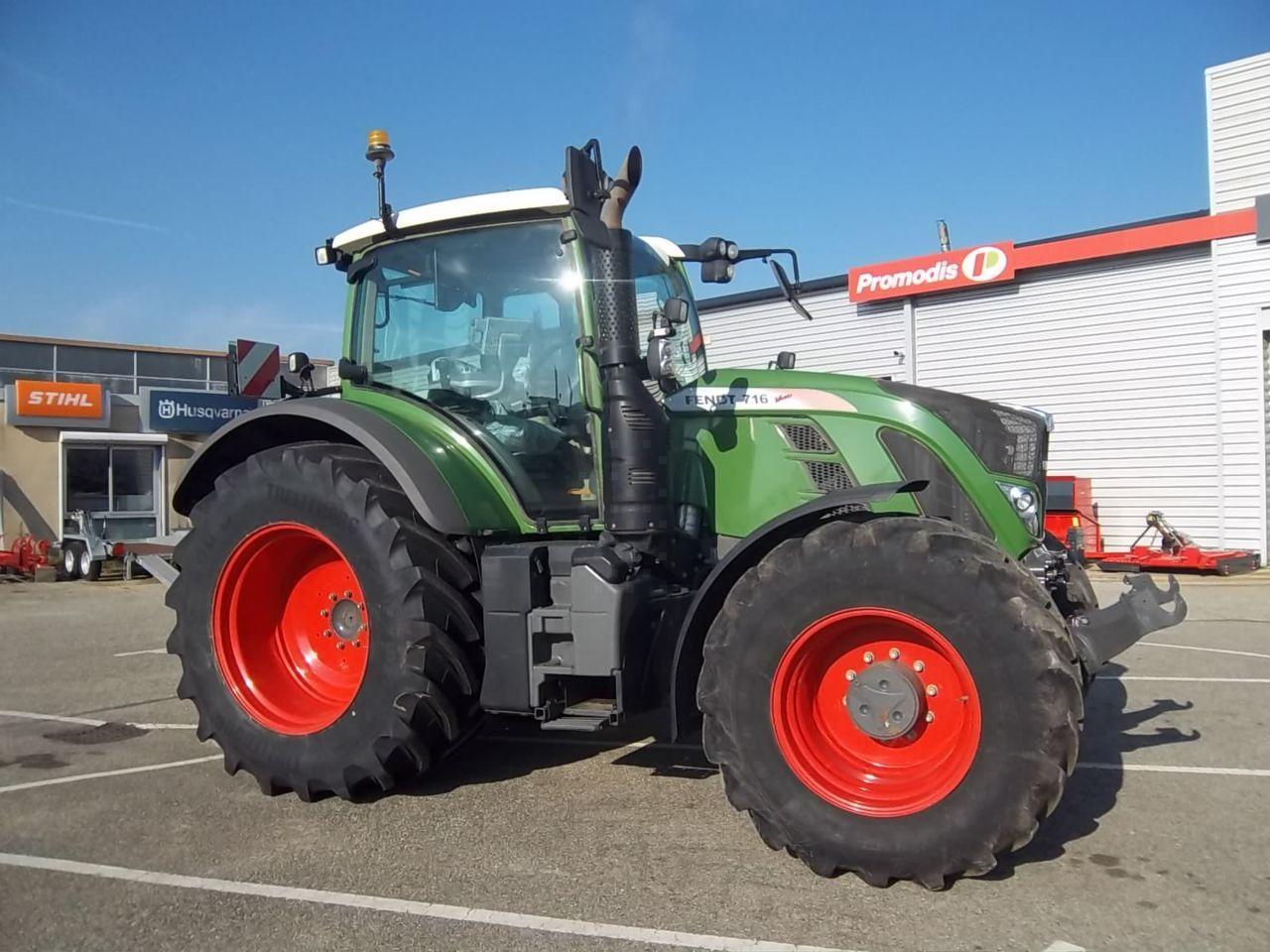 E-FARM: Fendt 716 Vario ProfiPlus - Tractor - id 86VC2BT - 110.000 € - Año: 2019 - Horas: 3350,Potencia del motor: 160,Francia