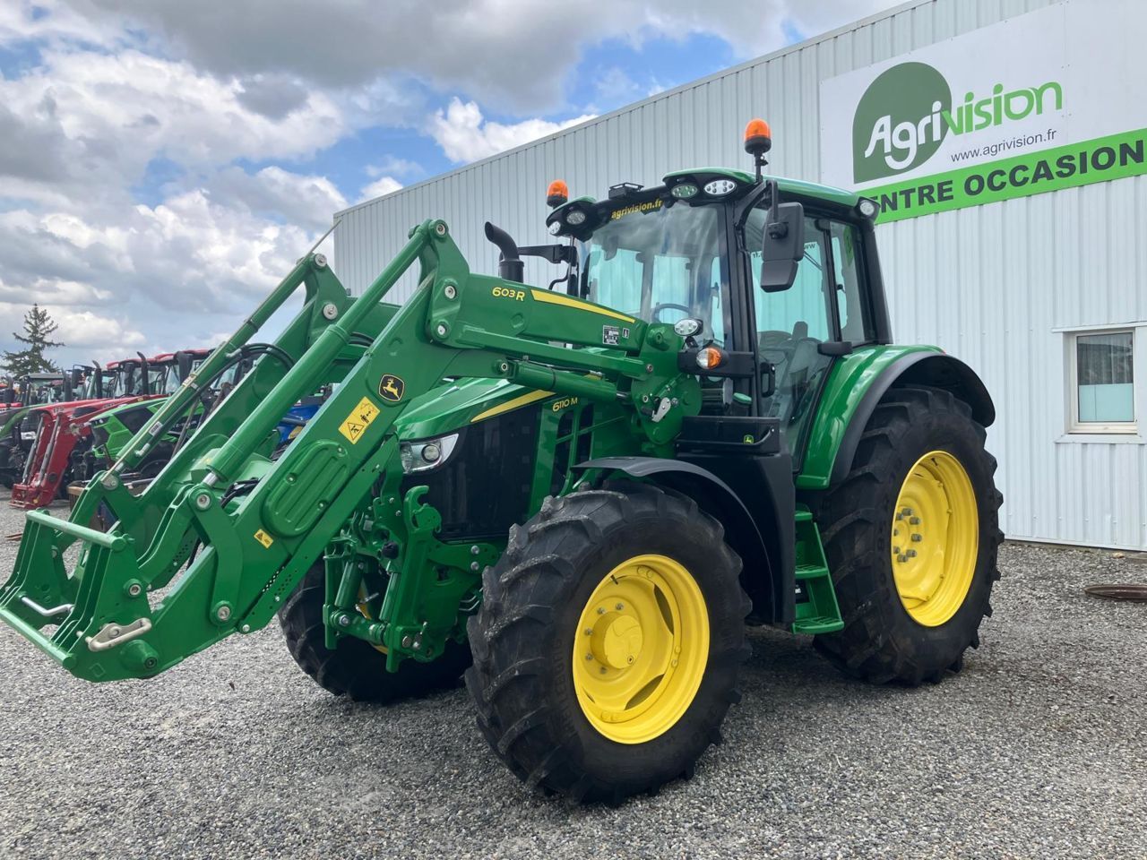 E-FARM: John Deere 6110 M - Tractor - id 6ILJSWF - Año: 2013 - Horas: 450,Potencia del motor: 110,Francia