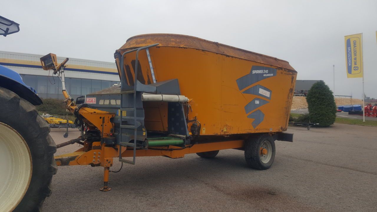 E-FARM: Lucas spirmix 240 - Mixer feeder - id TFIFWXS - €8,000 - Year of construction: 2008 - France